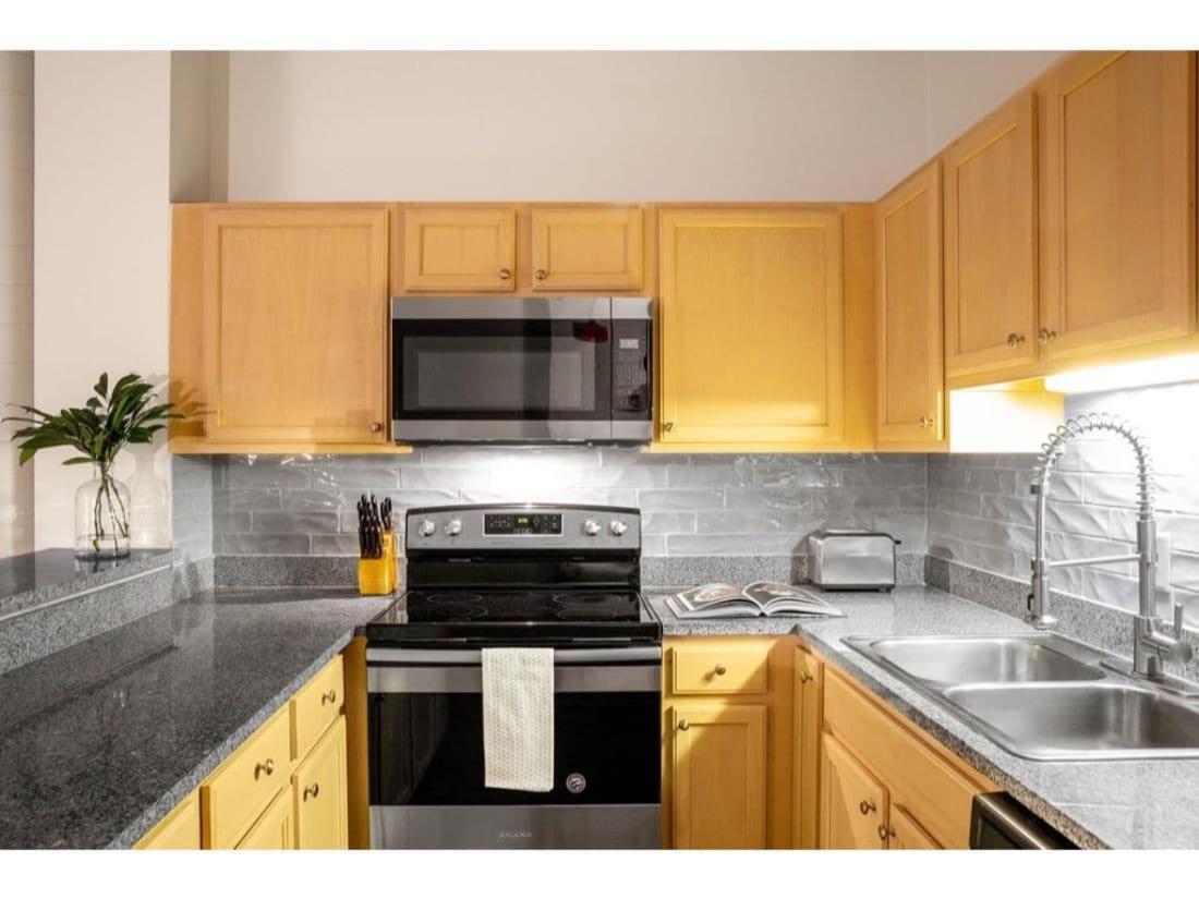 Beautiful 2Br 2Ba In The Block By Cozysuites Indianapolis Eksteriør bilde
